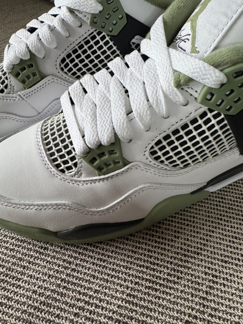 Jordan 4 Retro Seafoam (Women's) - Picture 3 of 12